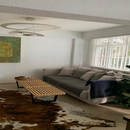 아파트 2 Bedroom Deluxe House In The City Center *